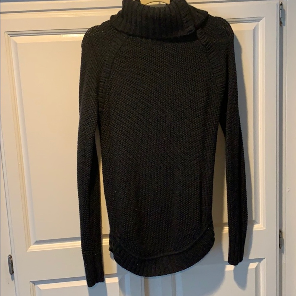Lululemon adjustable turtle neck sweater